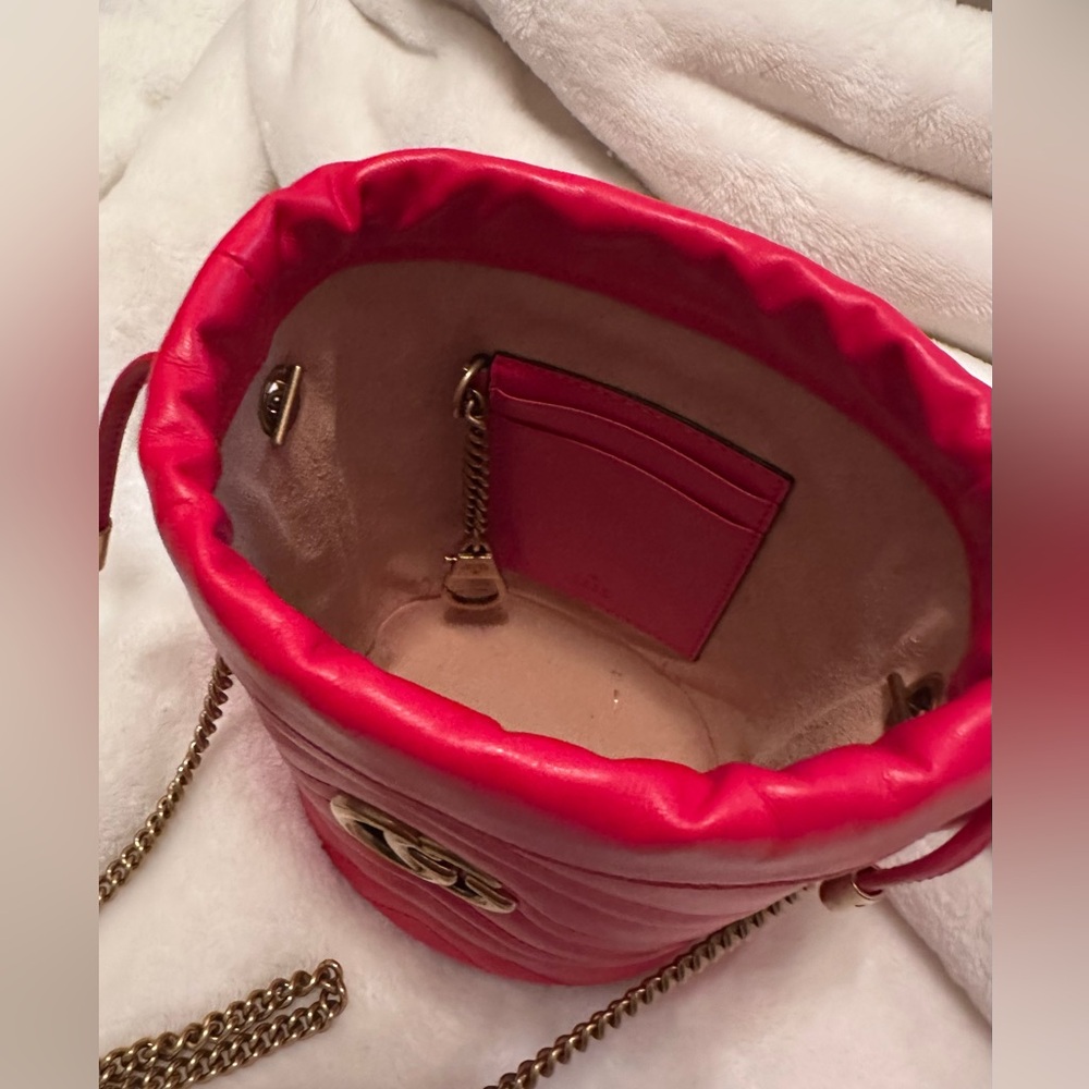 GG Marmont matelassé mini bucket bag- Red - Picture 3 of 10